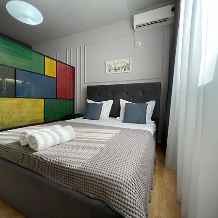 Myslym Shyri'S Apartments Tirana Esterno foto