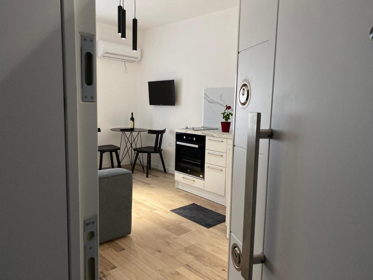 Myslym Shyri'S Apartments Tirana Esterno foto