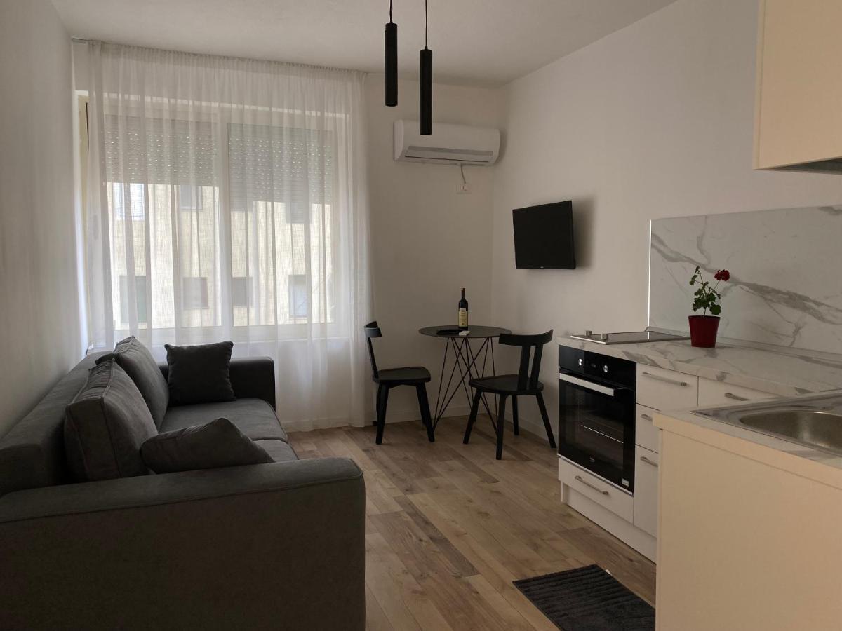 Myslym Shyri'S Apartments Tirana Esterno foto