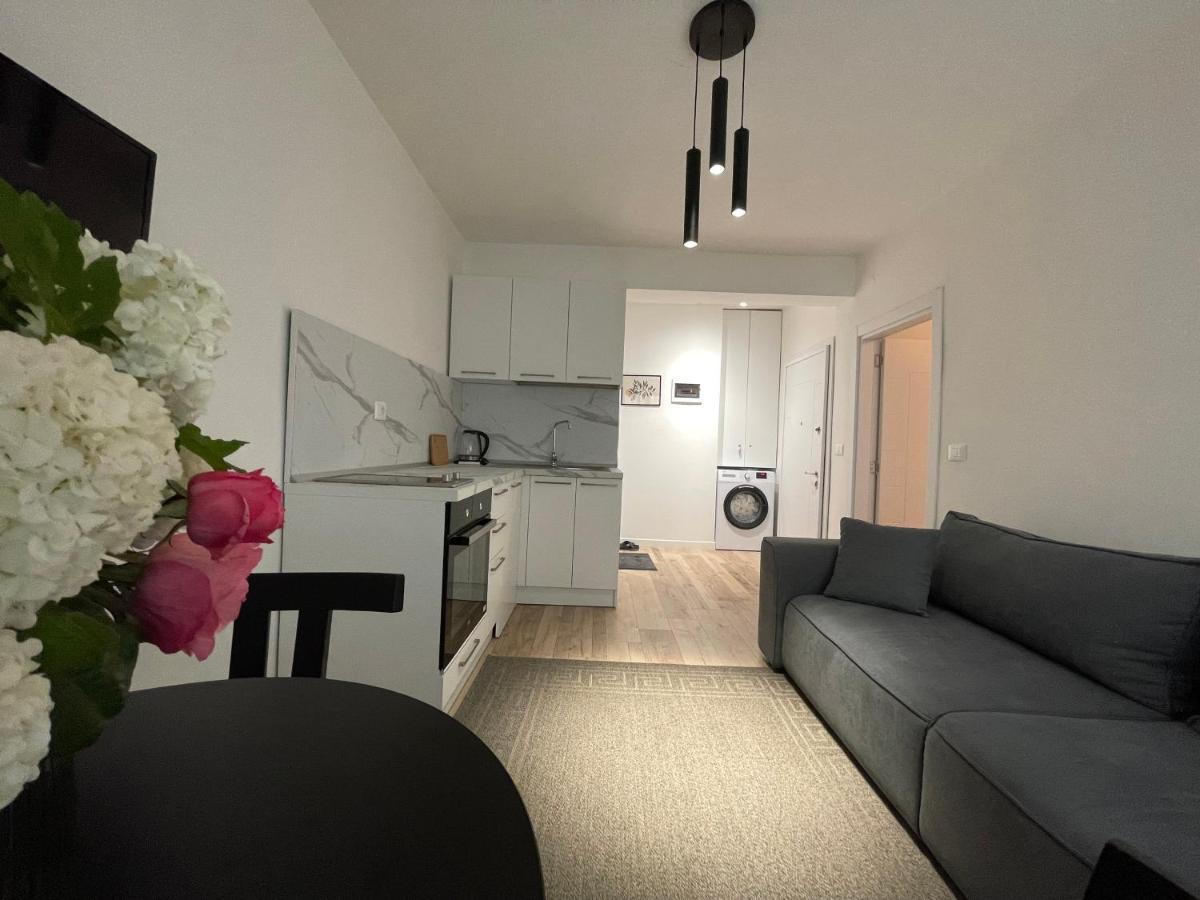 Myslym Shyri'S Apartments Tirana Esterno foto