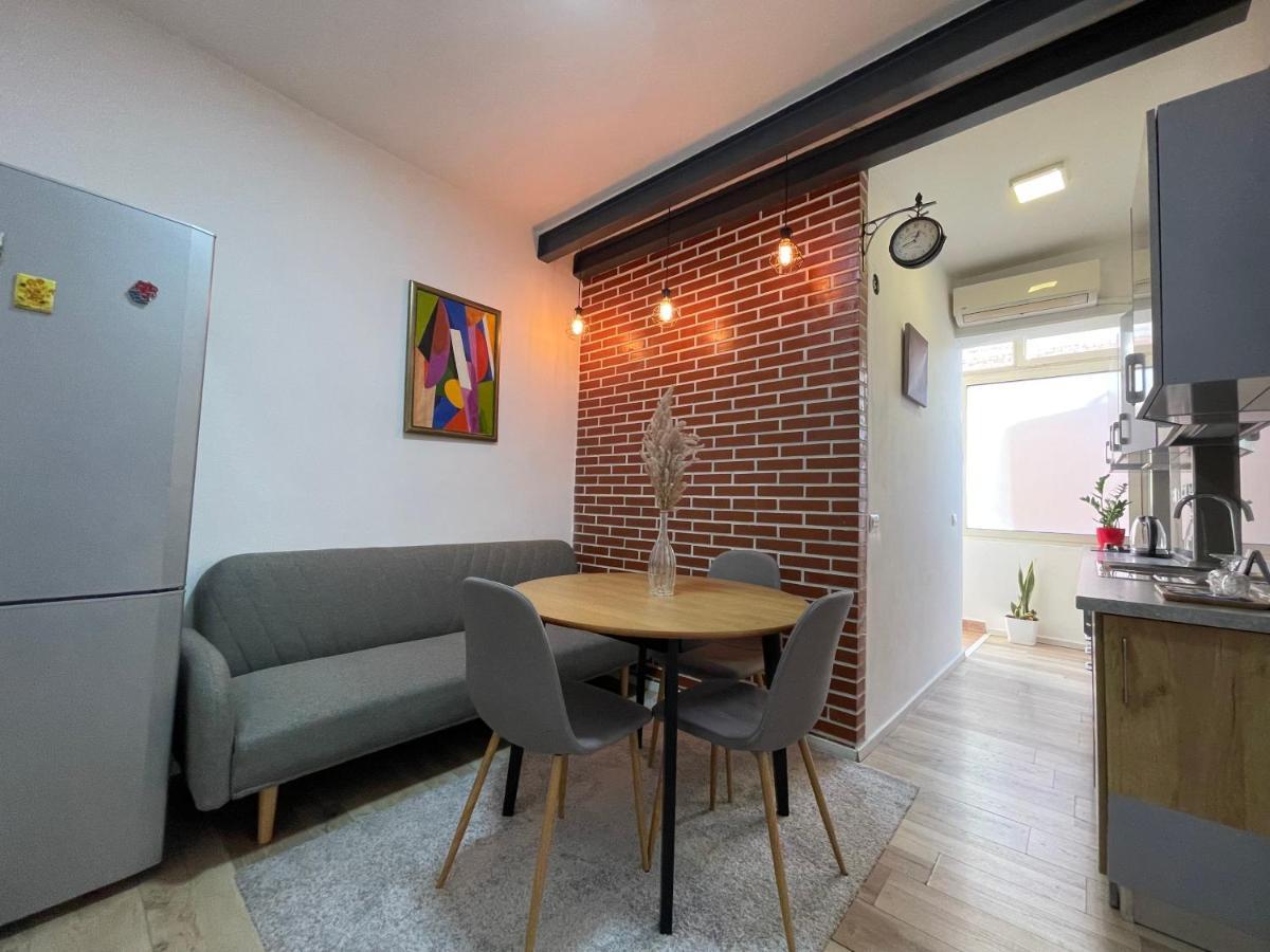 Myslym Shyri'S Apartments Tirana Esterno foto