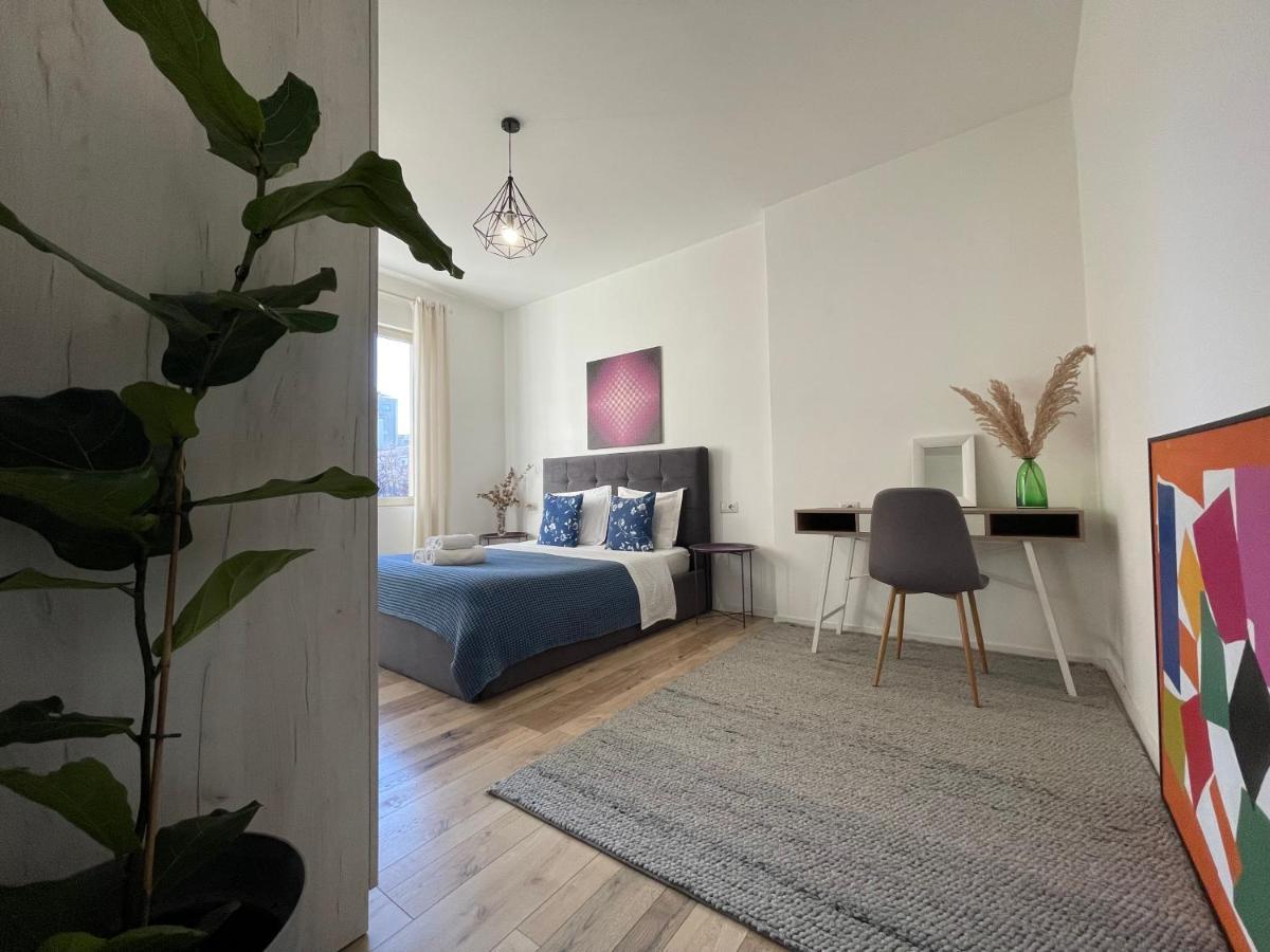 Myslym Shyri'S Apartments Tirana Esterno foto