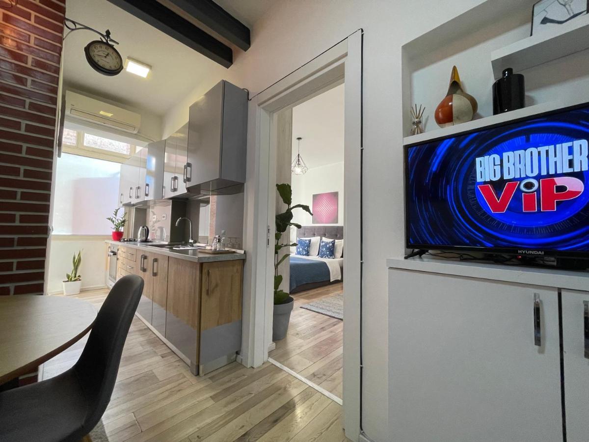 Myslym Shyri'S Apartments Tirana Esterno foto