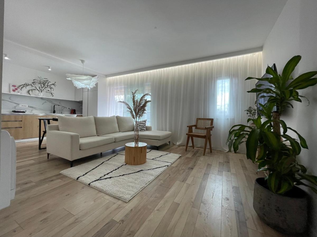 Myslym Shyri'S Apartments Tirana Esterno foto