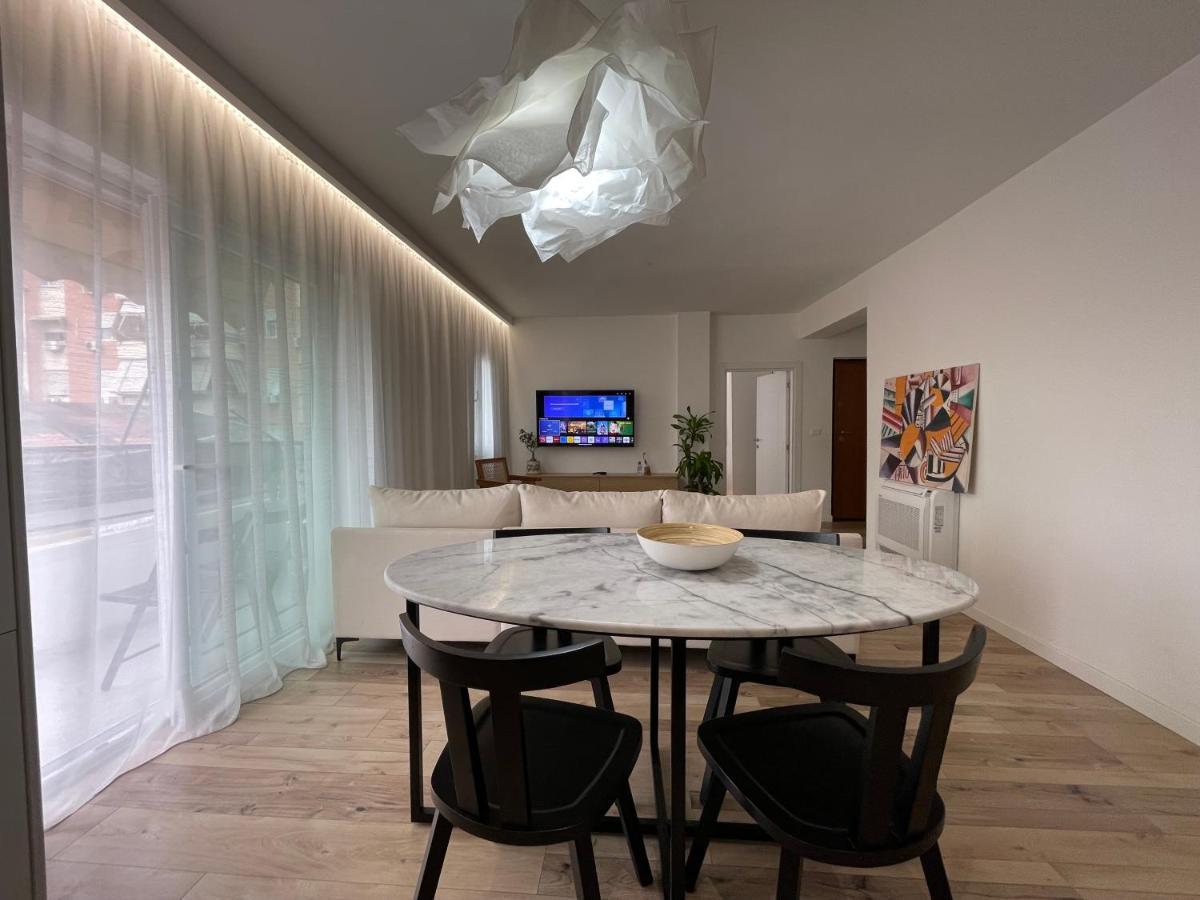 Myslym Shyri'S Apartments Tirana Esterno foto